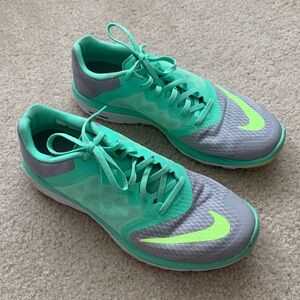 Nike Sea Foam Green Shoes, Women’s Size 12